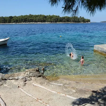 Karbuni 13217a Blato (Korcula)